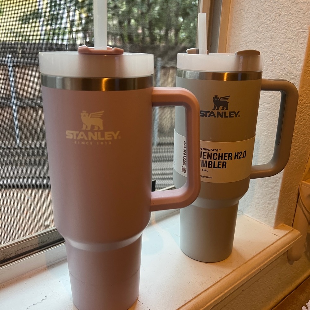 Stanley Quencher H2.0 Tumbler - Light Pink and Light Gray